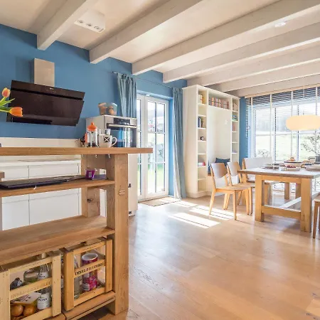 Ranzow Ferienhaus Holzreich * 洛米